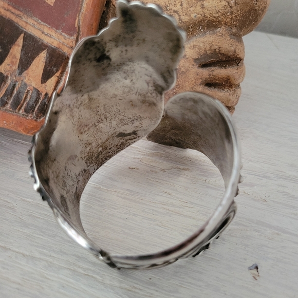 Stunning Pre-1940 Quetzalcoatl Repoussé Clamper Bracelet - Taxco - Picture 6 of 9